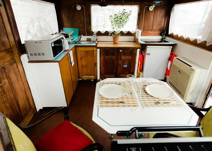 Peniche - Le Nenuphar Botel *