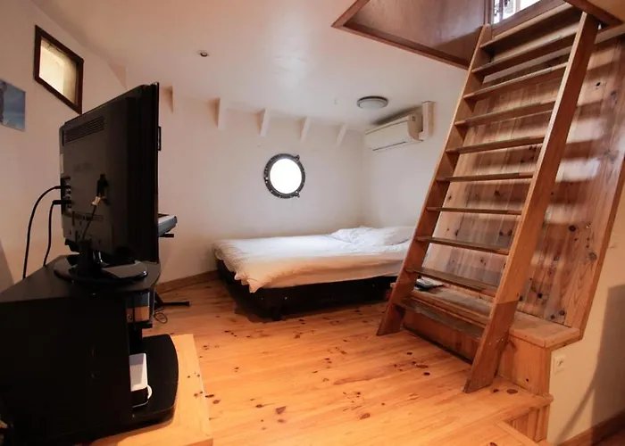 Peniche - Le Nenuphar Botel Parijs